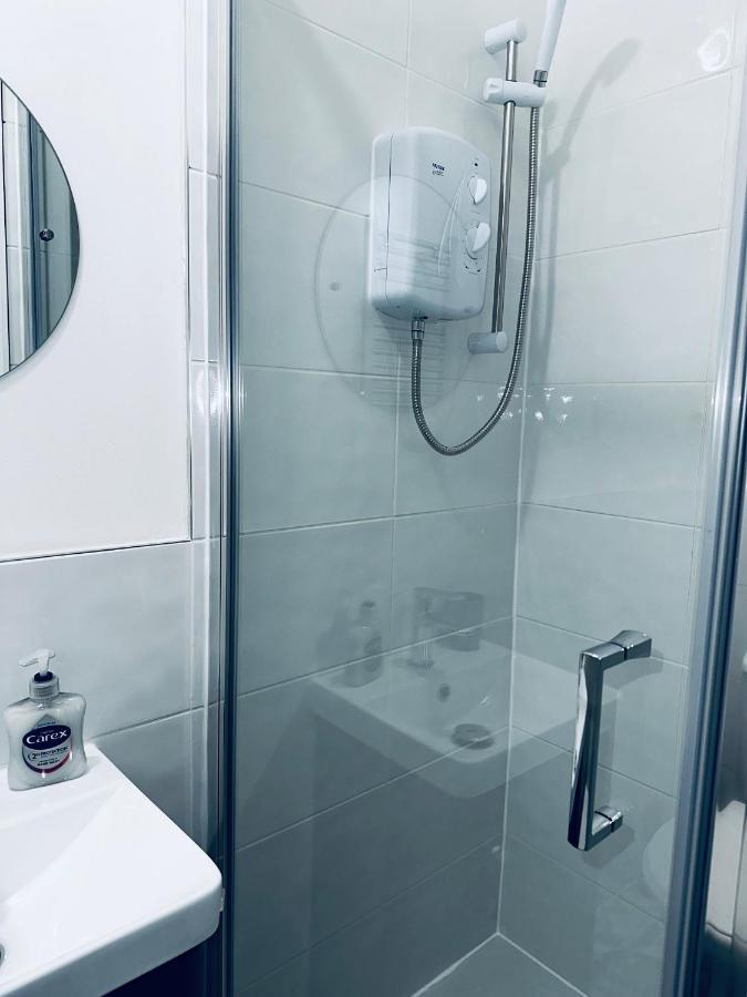 Stylish Town House - Modern Double Room - 1 Ковентри Экстерьер фото
