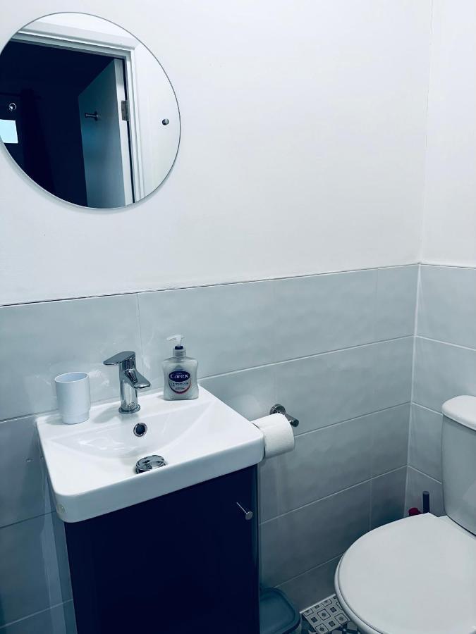 Stylish Town House - Modern Double Room - 1 Ковентри Экстерьер фото